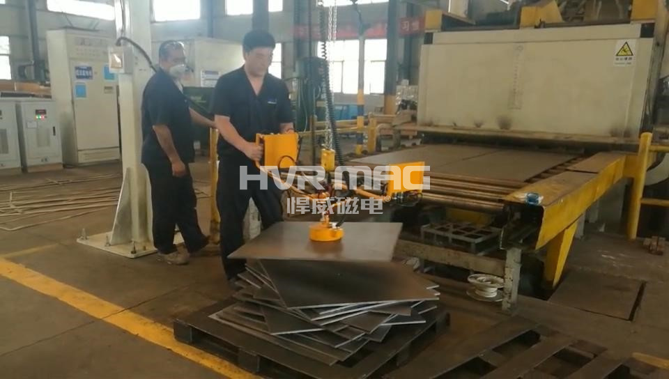 鋼板校平下料_機械臂搭配電永磁鐵_經濟又高效